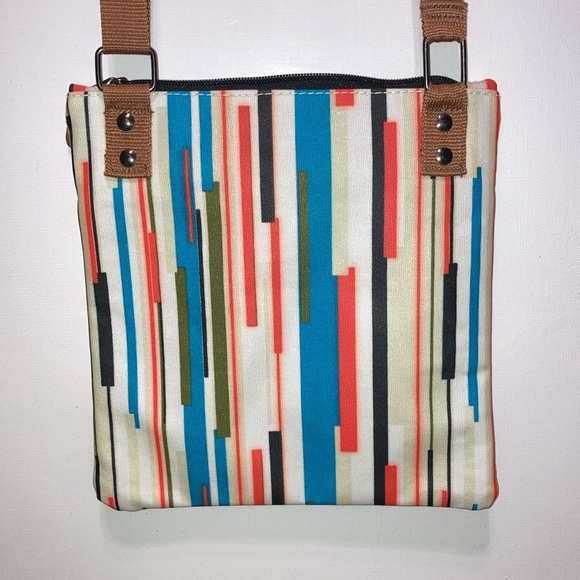 EUC Kavu crossbody bag retro stripes, water resistant, zip closure, adj strap - Picture 3 of 13
